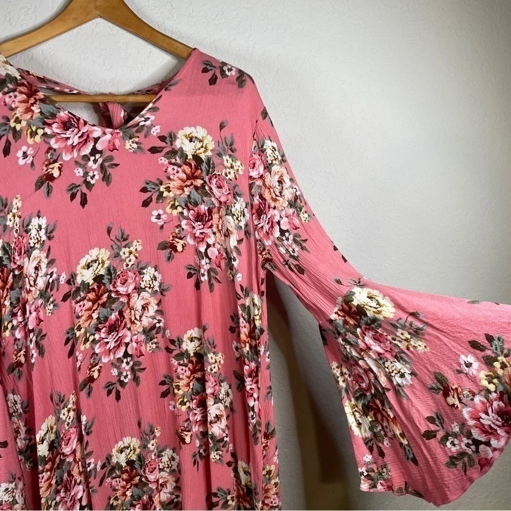 𝅺SOUTHERN Stitch Women's Tunic Bell Sleeve Bohemian Tie Back Pink Floral Size M - Picture 7 of 7